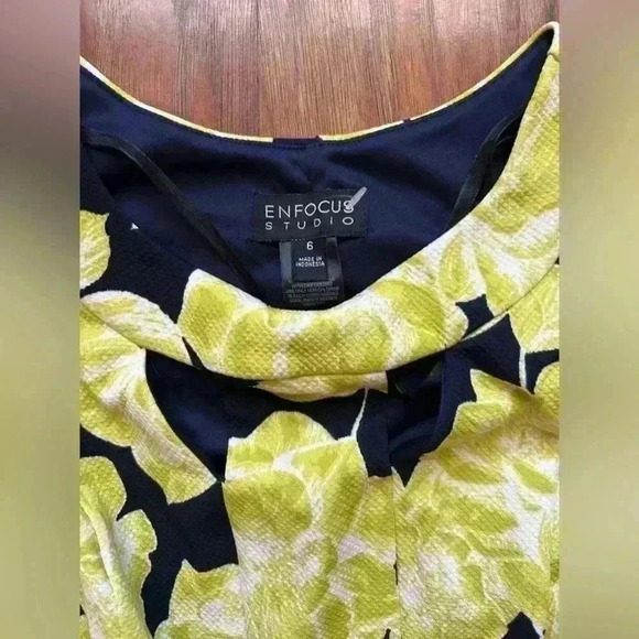 Sleeveless Midi Dress with Multicolored Giant Floral Print Size 6 New With Tag - Picture 2 of 9